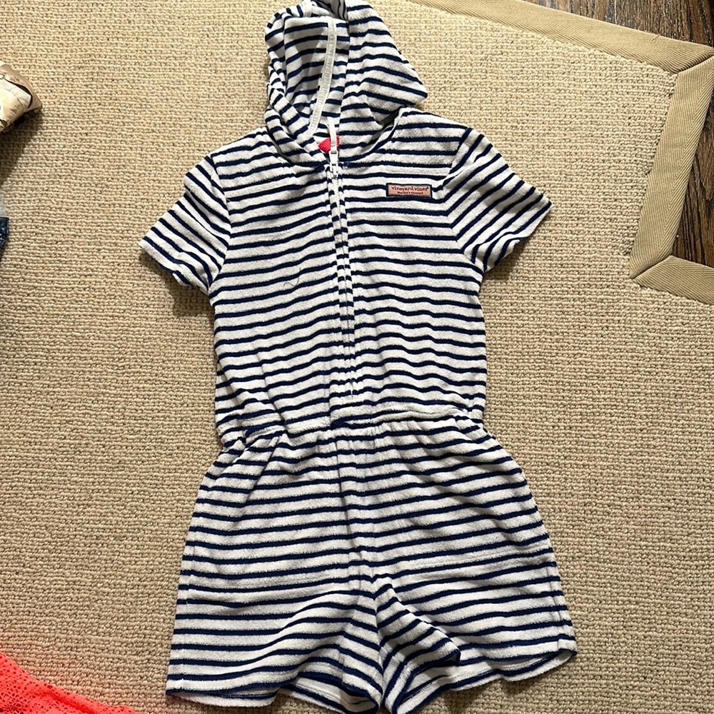 Vineyard vines girl size small, terry shep shirt cover up